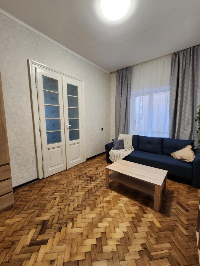 O.O.Apart.2 Chernivtsi Exterior photo